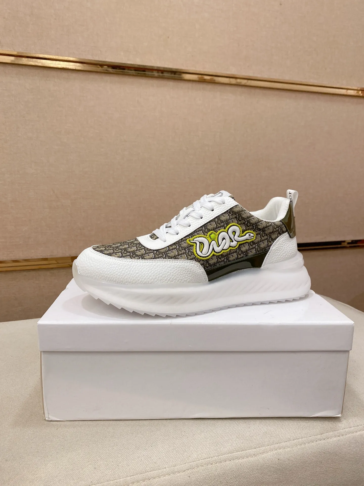 Factory price: 462💰 [Dior·Dior] New casual sports style men's shoes, new spring and summer design, perfect workmanship, lace-up style to create cabinet quality, upper: imported first-layer cowhide, sheepskin lining is soft and comfortable, ultra-light TPU wear-resistant outsole, simple, versatile fashion men's shoes, excellent color code number 38--44. Can be customized 45 non-returnable